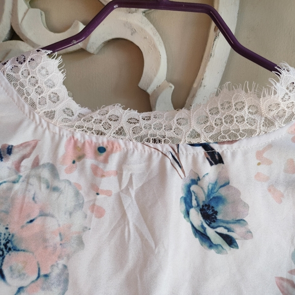 Floral Lace Trim Top - Picture 12 of 16